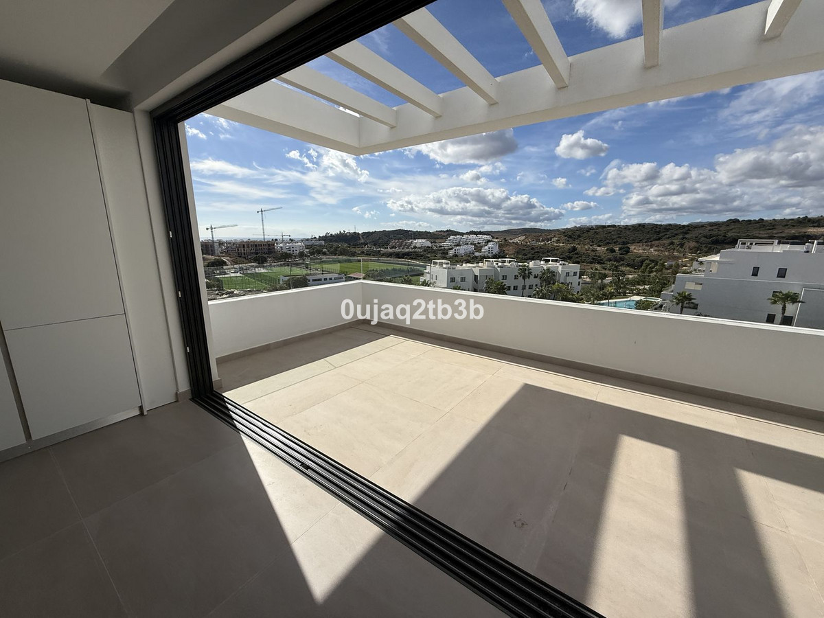 3 Bedroom Penthouse in Estepona - Photo 5