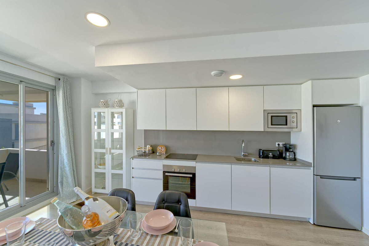 3 Bedroom Apartment in Estepona - Photo 9