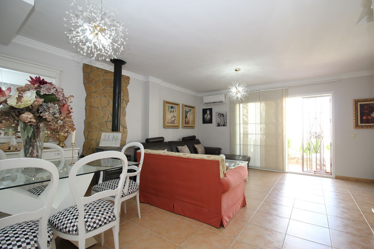 4 Bedroom Townhouse in Coín - Foto 10