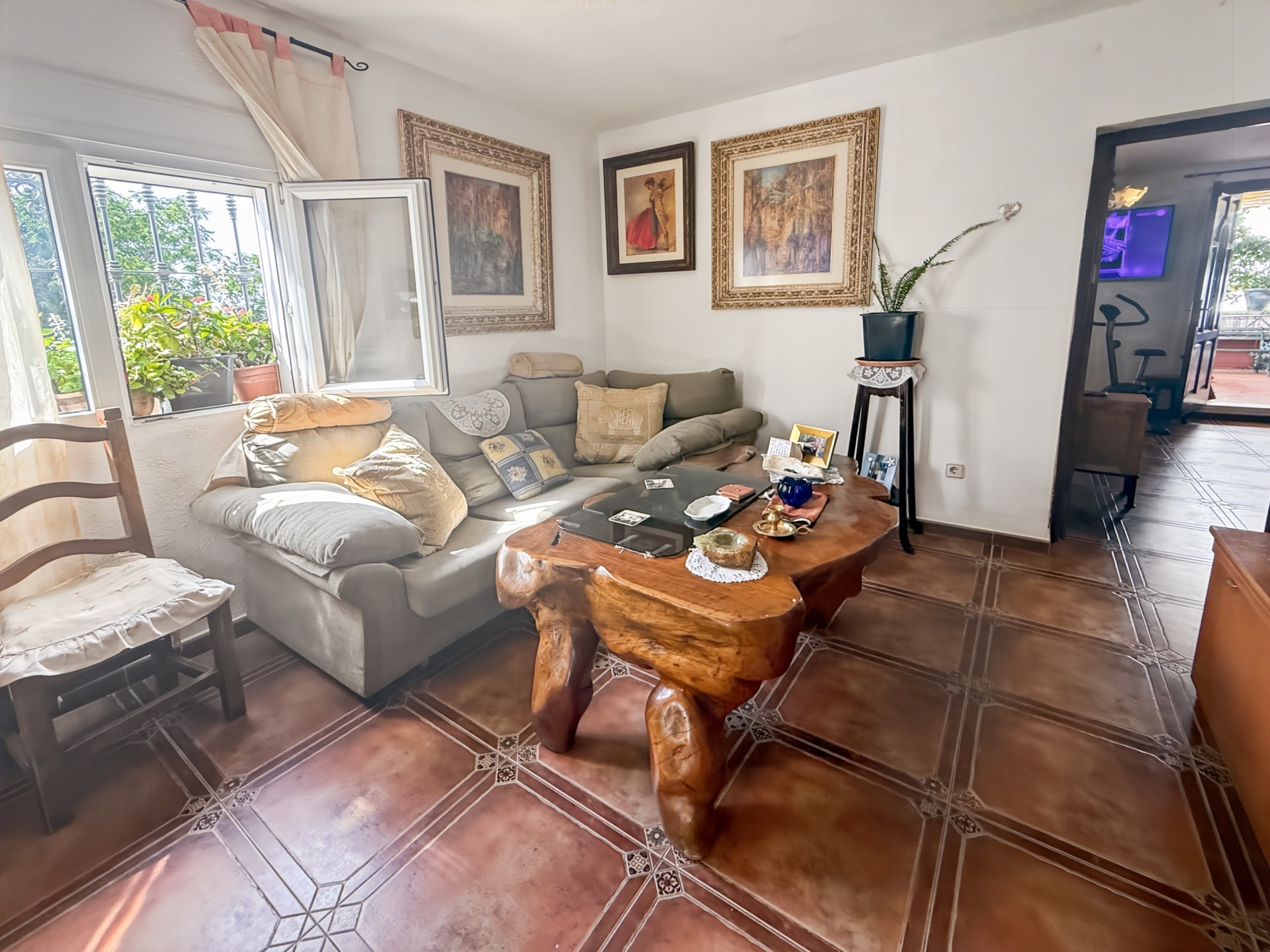 2 Bedroom Apartment in Estepona - Photo 9
