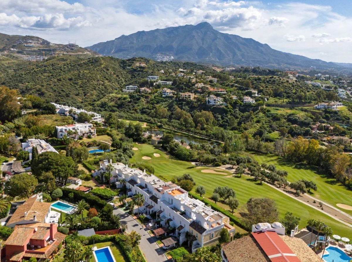 4 Bedroom Townhouse in Benahavís - Photo 55