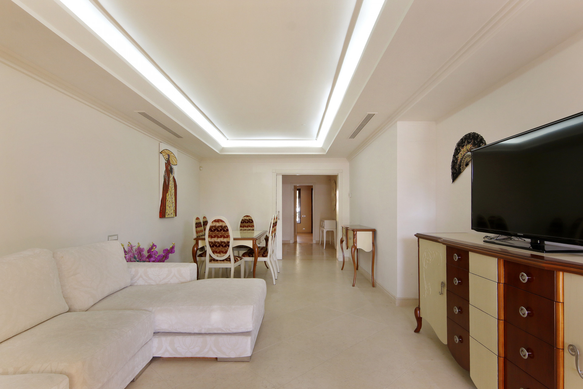 2 Bedroom Apartment in Estepona - Photo 6