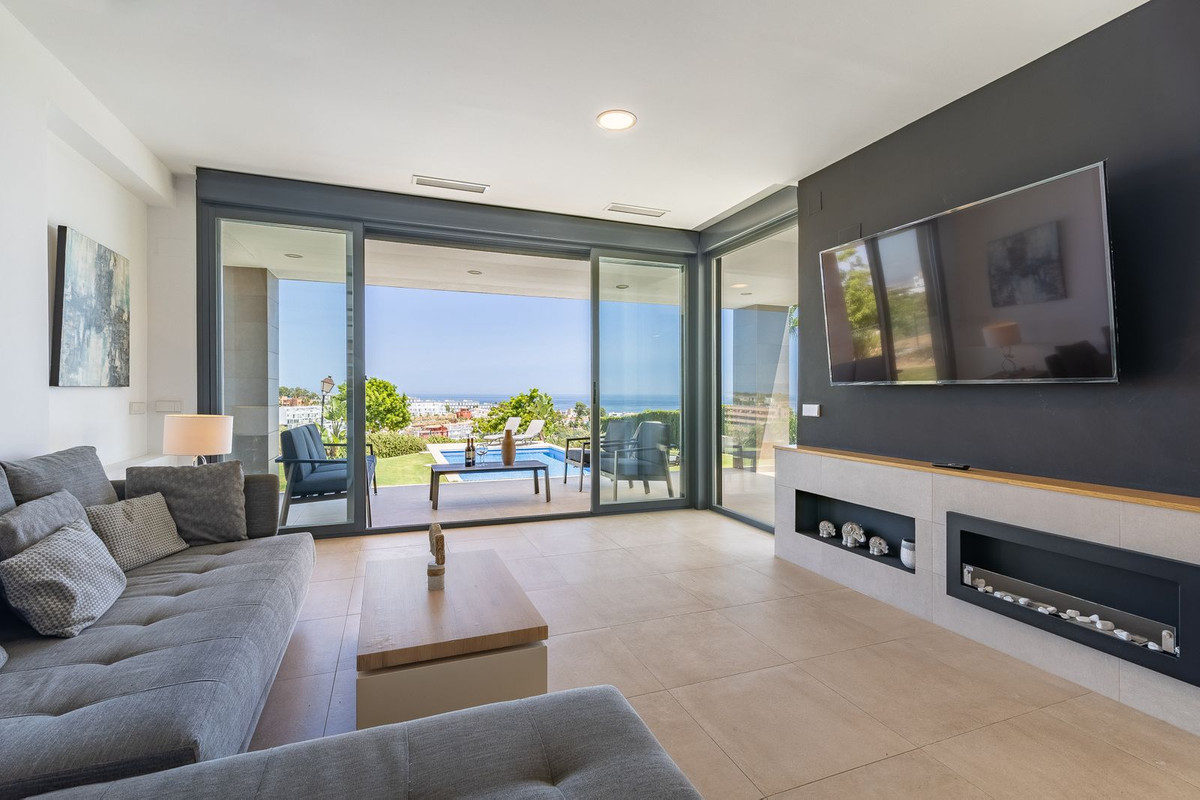4 Bedroom Villa in Manilva - Photo 2