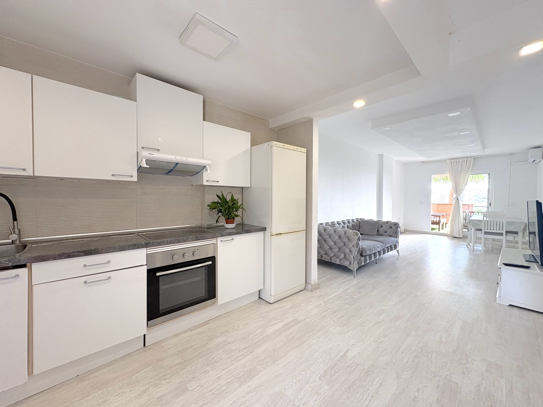2 Bedroom Apartment in Benalmádena - Photo 7