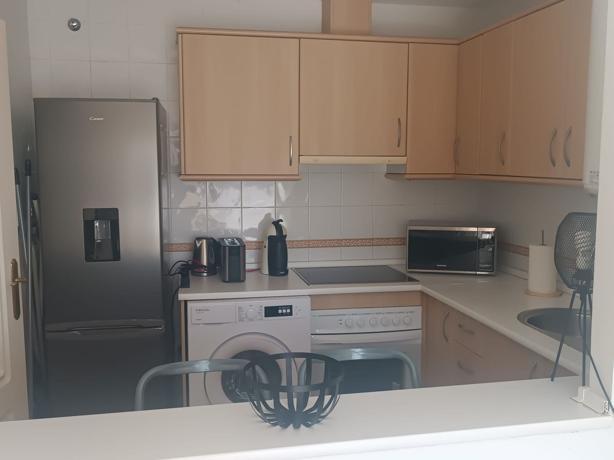 1 Bedroom Apartment in Estepona - Photo 8