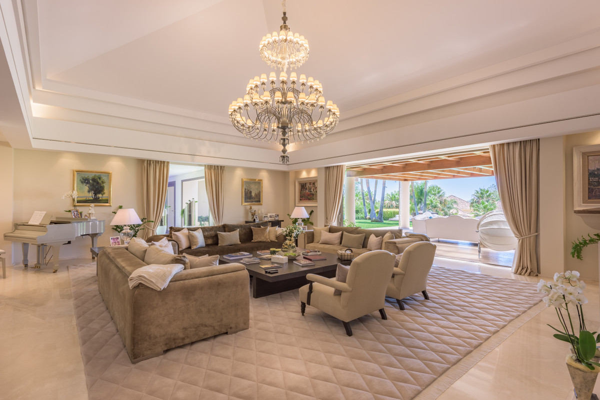 9 Bedroom Villa in Marbella - Photo 11