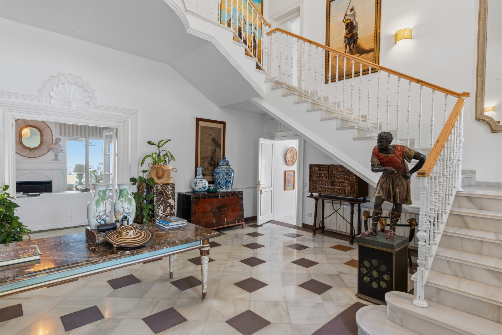 7 Bedroom Villa in Estepona - Photo 6