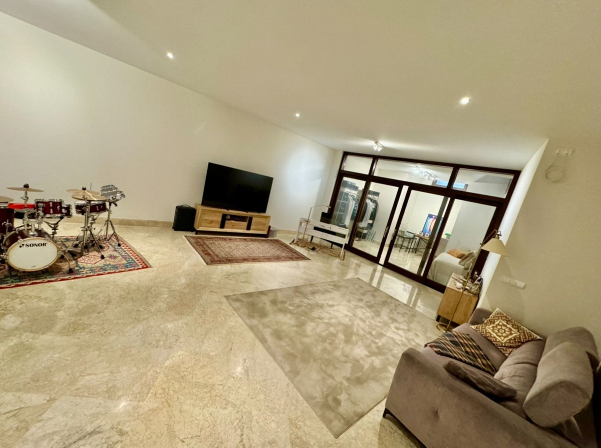 3 Bedroom Apartment in San Pedro de Alcántara - Photo 5