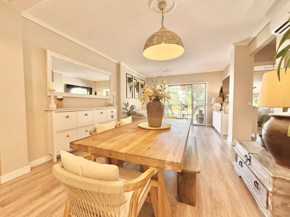2 Bedroom Apartment in Fuengirola - Photo 3