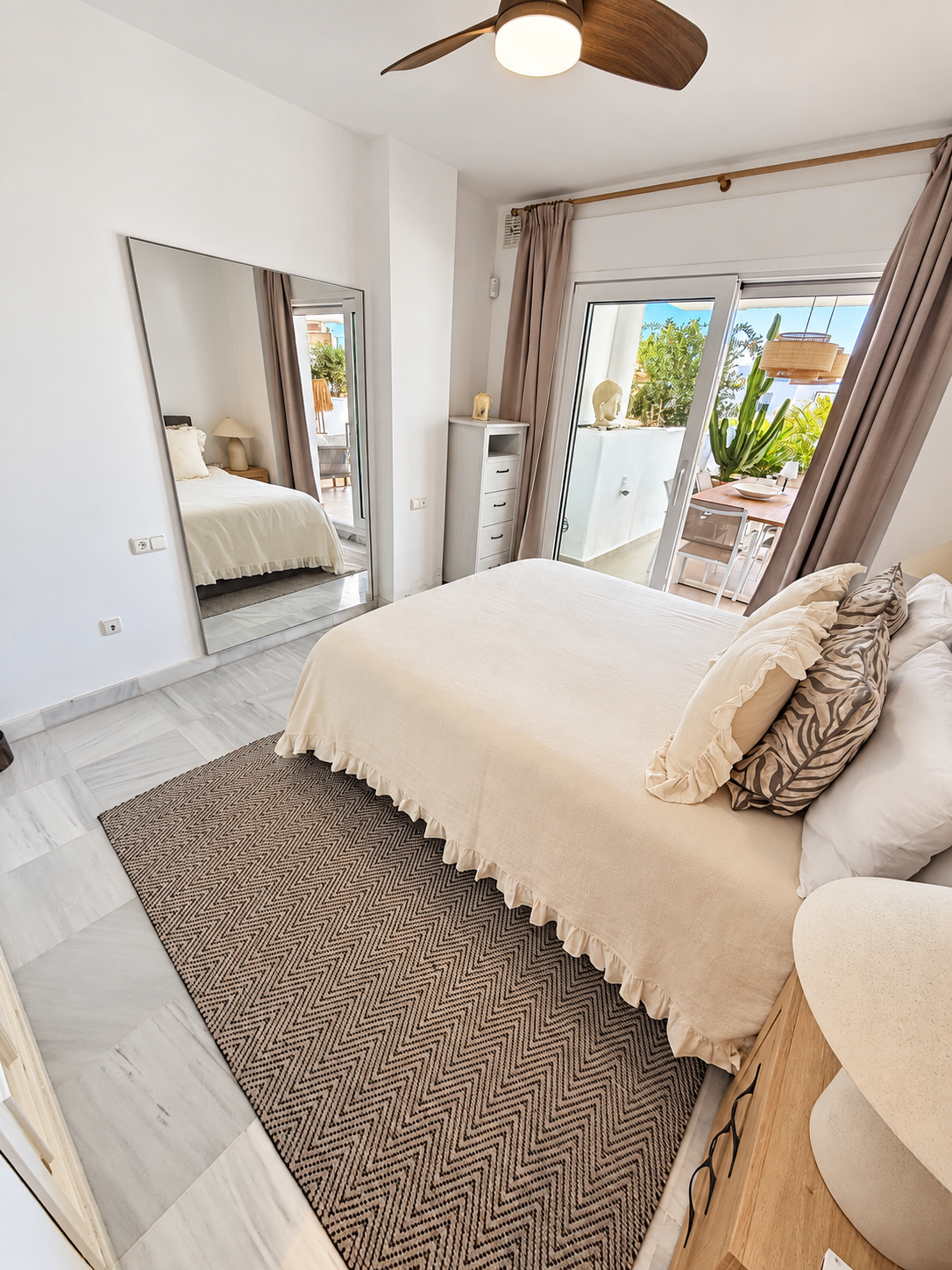 2 Bedroom Apartment in Marbella - Photo 10