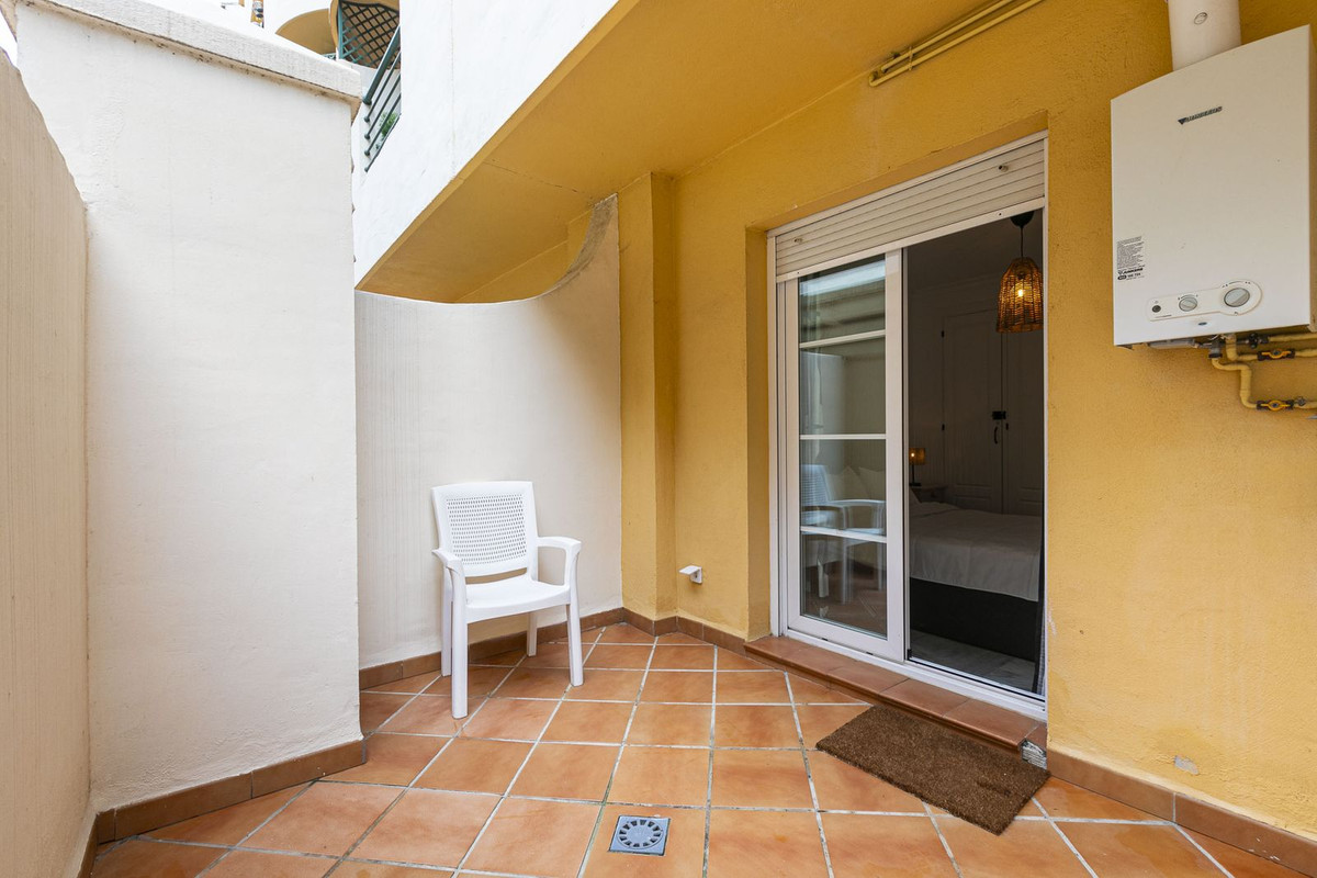 2 Bedroom Apartment in Marbella - Photo 33