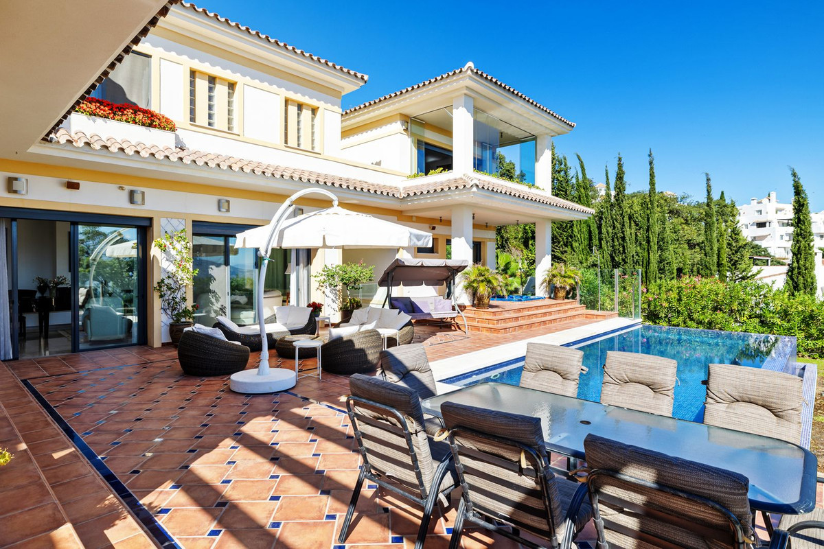 6 Bedroom Villa in Marbella - Photo 12