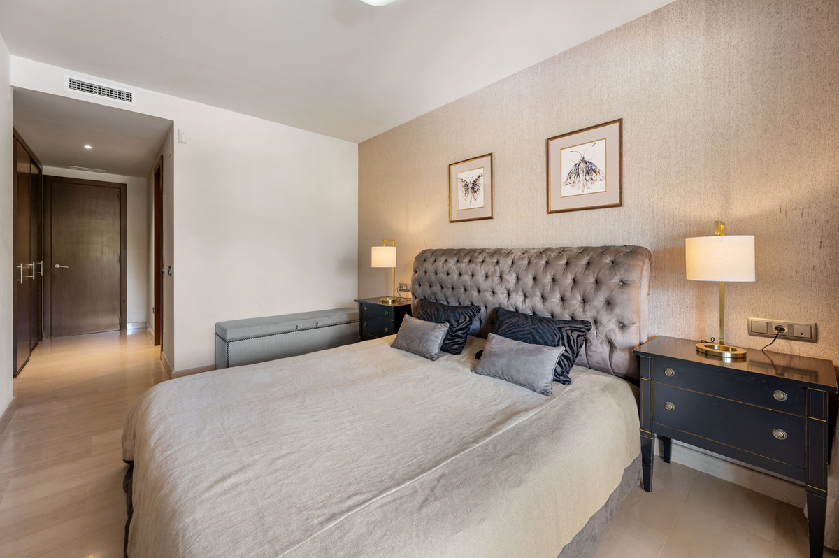 2 Bedroom Apartment in Marbella - Photo 12