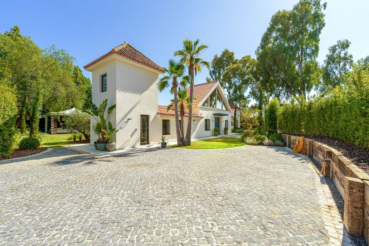 5 Bedroom Villa in Marbella - Photo 25