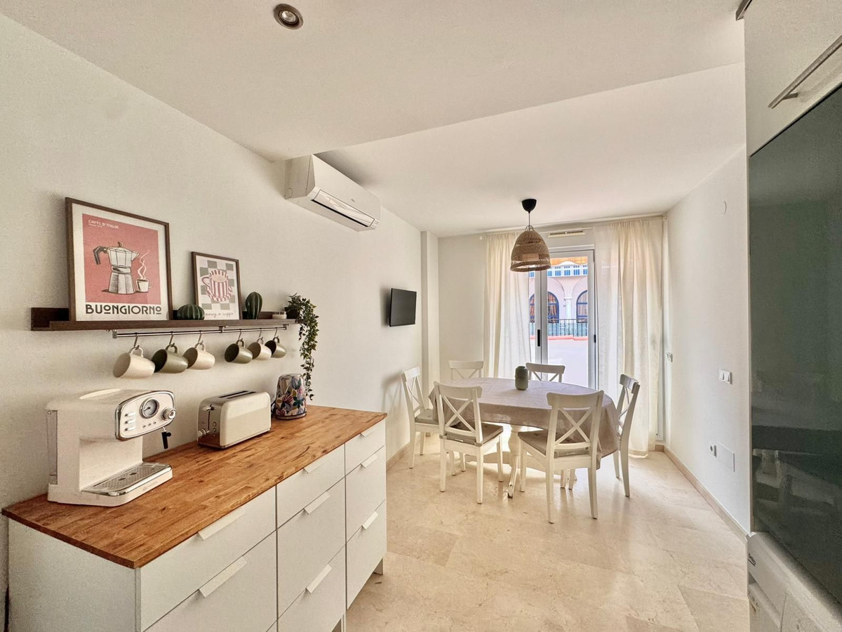 3 Bedroom Apartment in Fuengirola - Photo 3