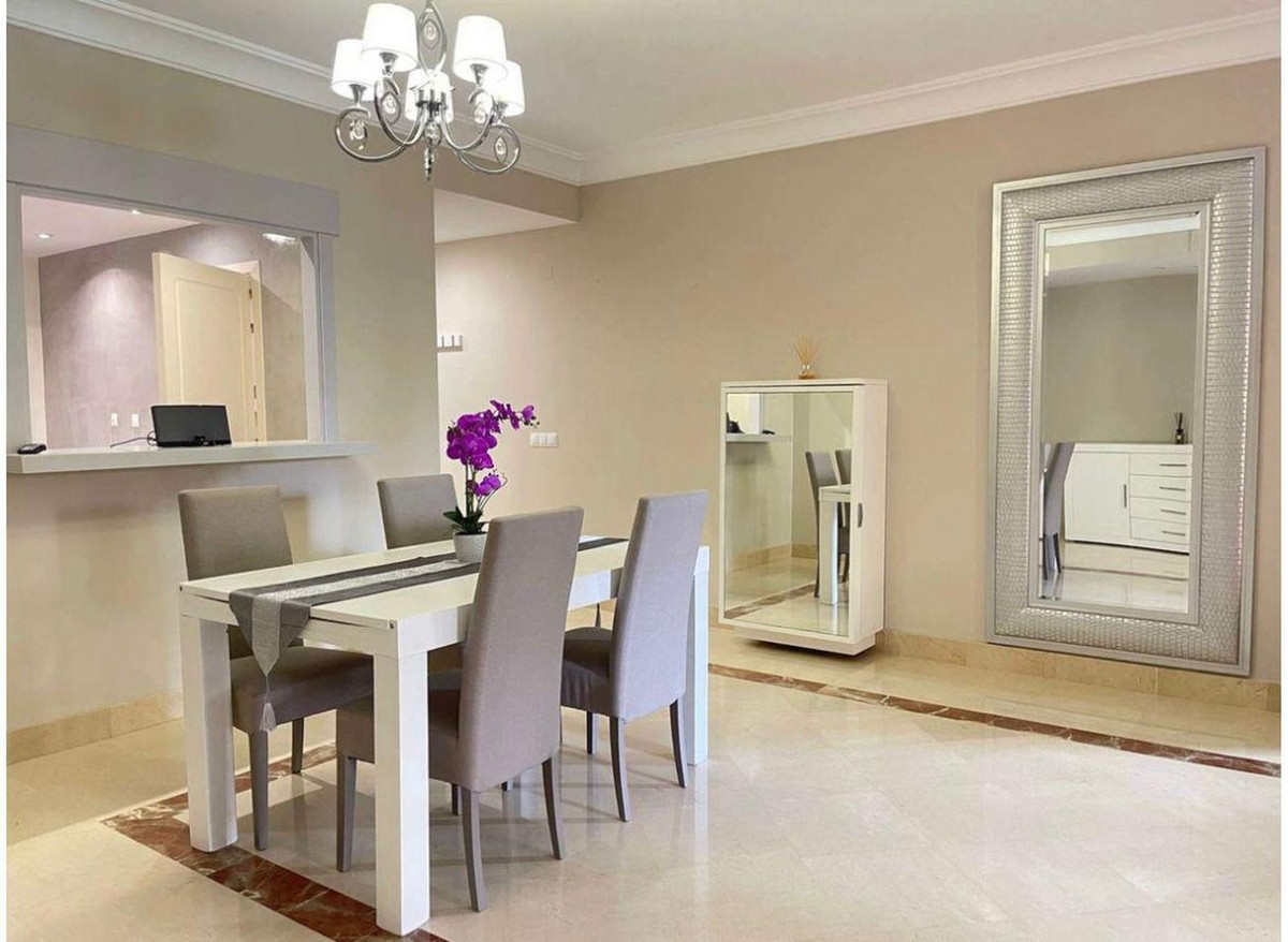 2 Bedroom Apartment in San Pedro de Alcántara - Photo 6