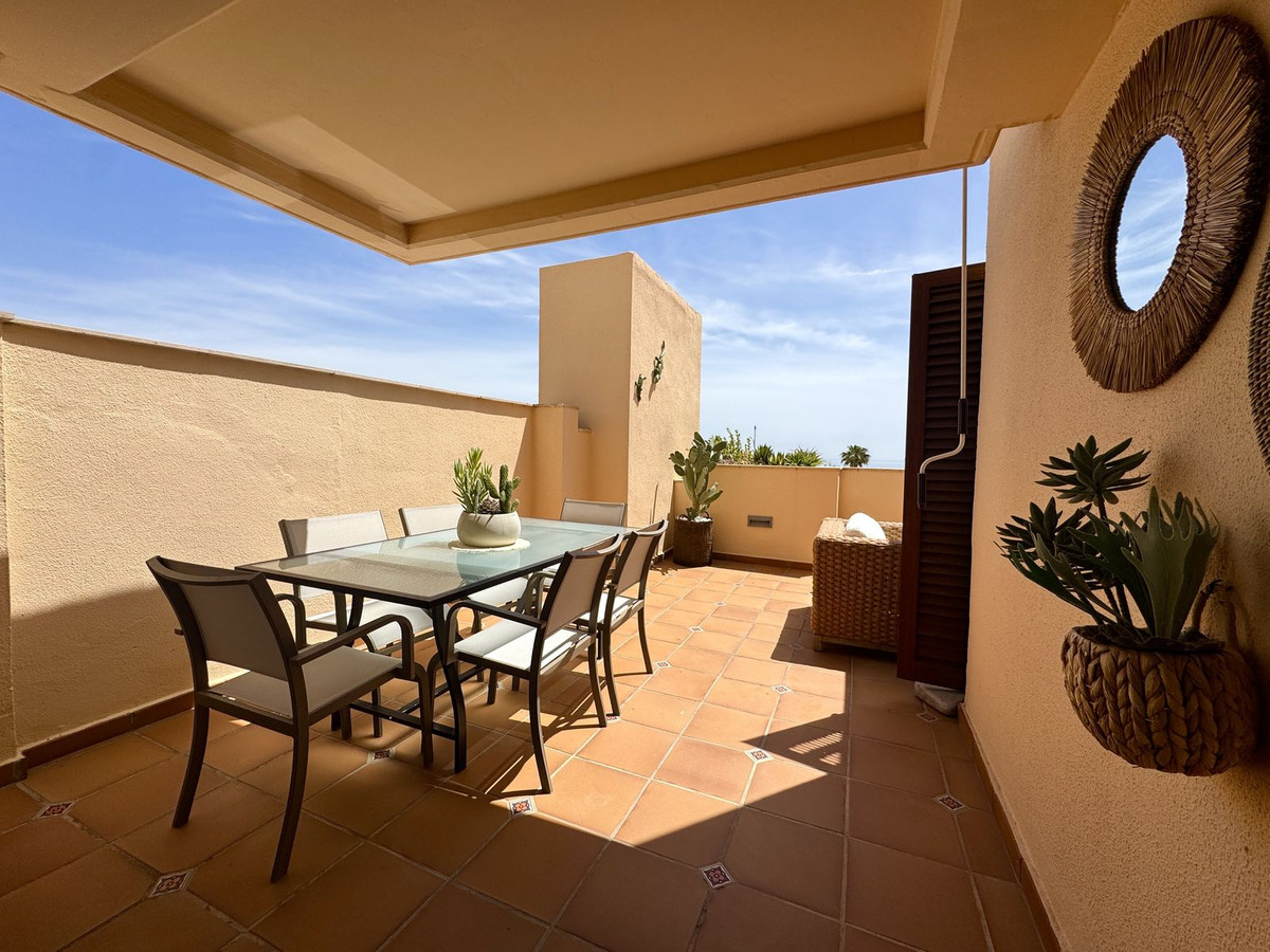 2 Bedroom Penthouse in Estepona - Photo 17