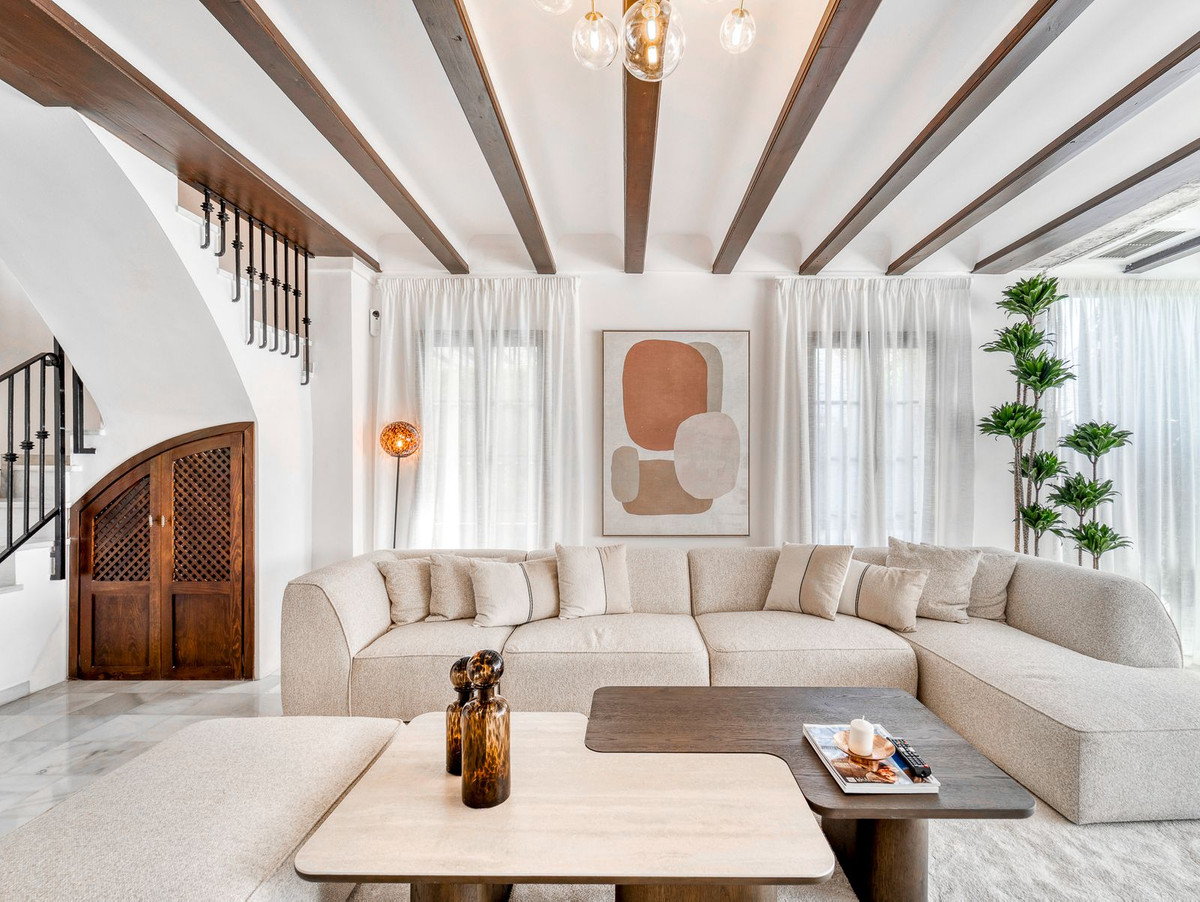 3 Bedroom Villa in Marbella - Photo 2