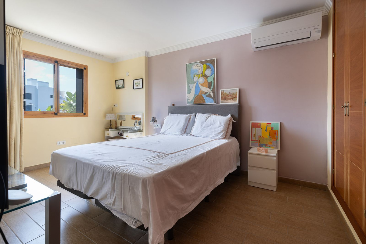 4 Bedroom Townhouse in Torremolinos - Photo 22