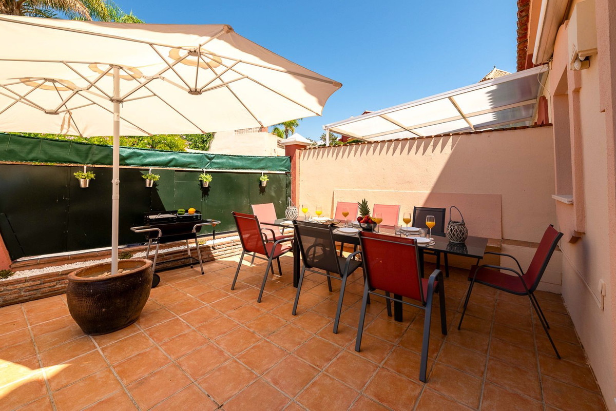 4 Bedroom Villa in Marbella - Photo 11