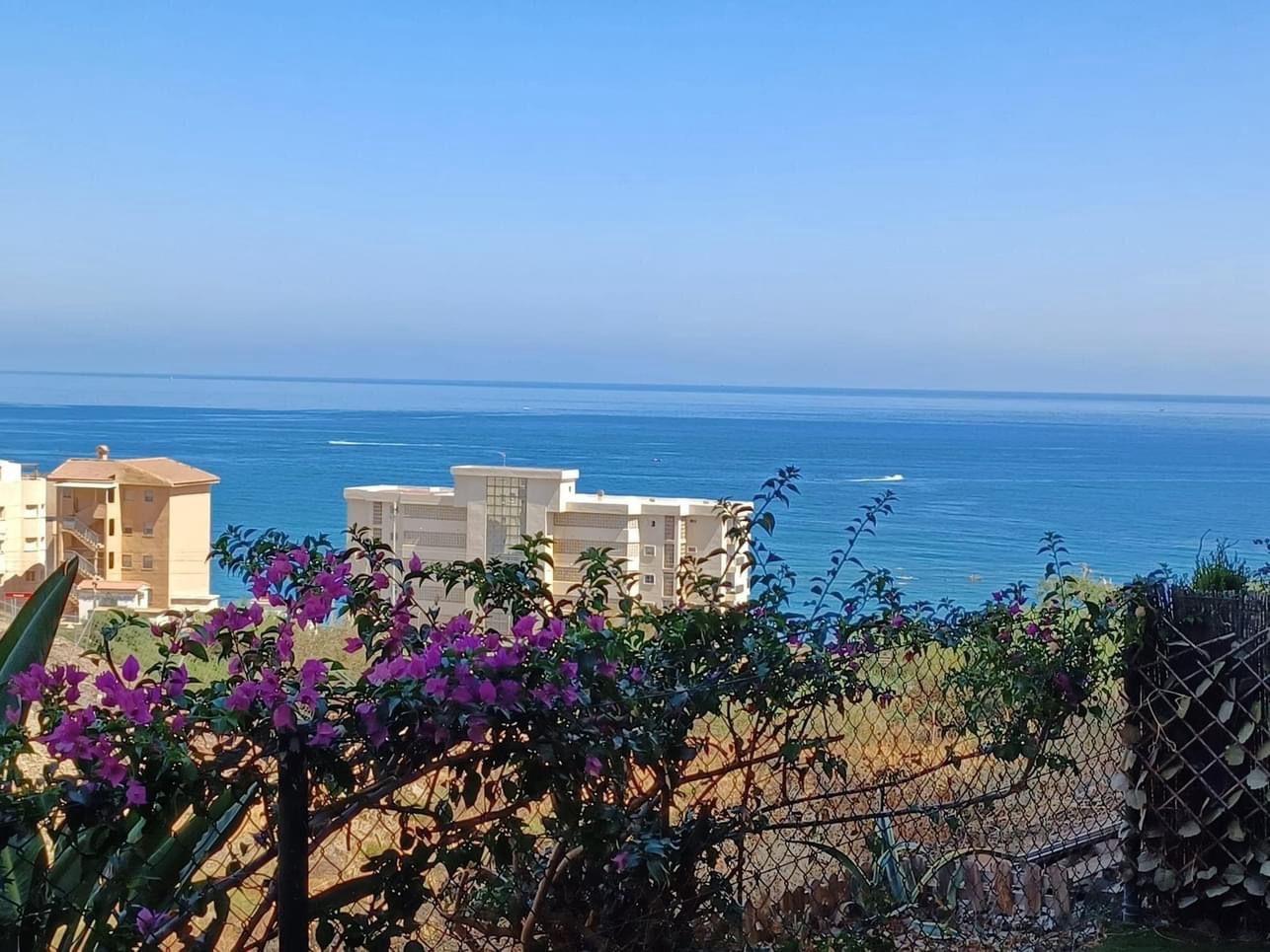 2 Bedroom Apartment in Fuengirola - Photo 2