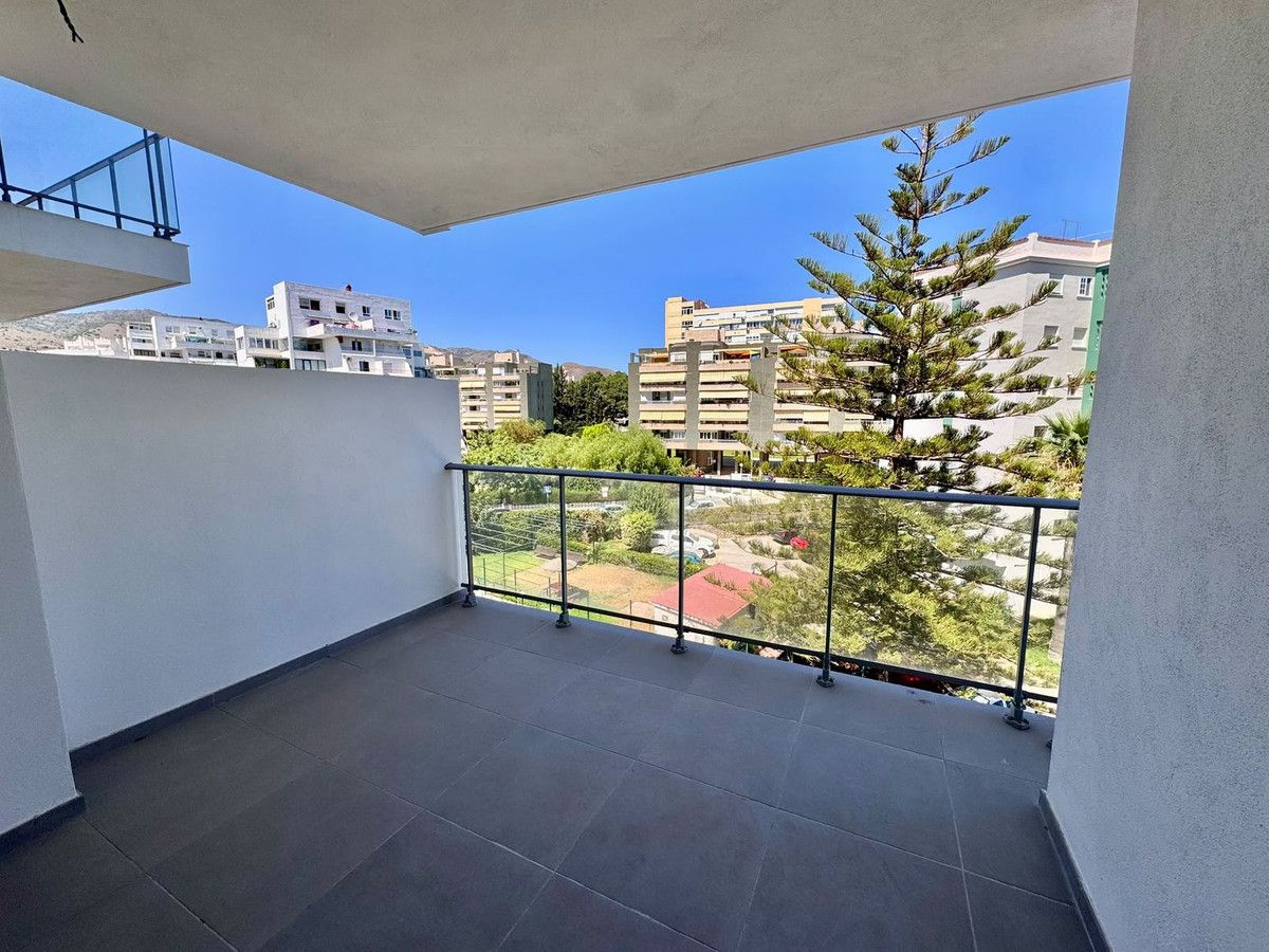 2 Bedroom Apartment in Benalmádena - Photo 3
