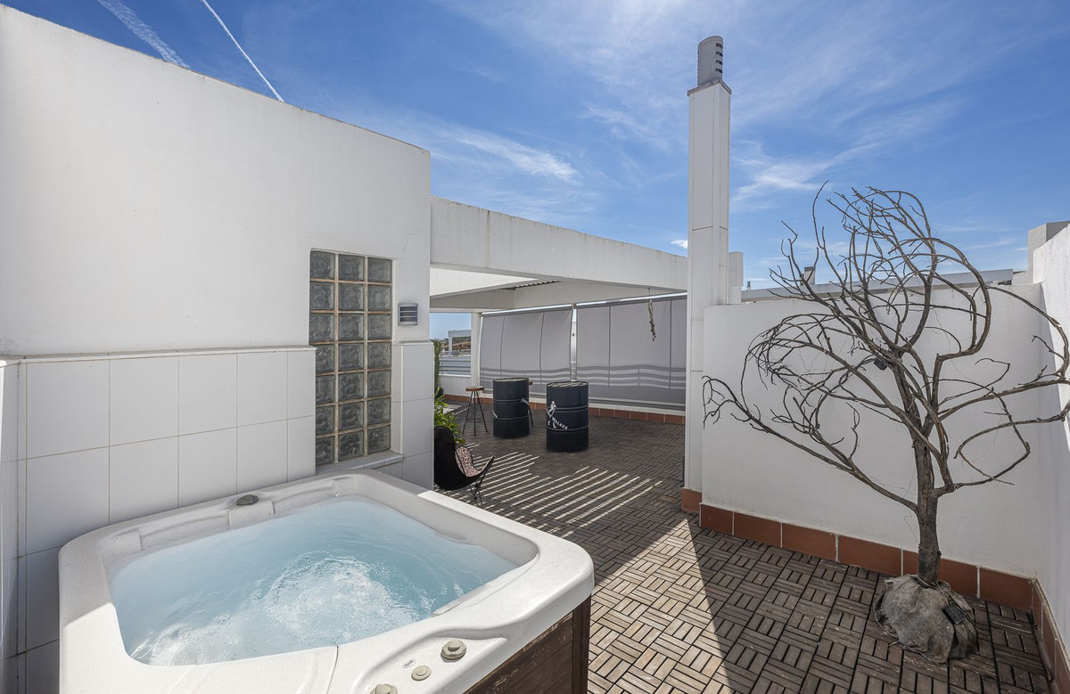 5 Bedroom Penthouse in Mijas - Photo 22
