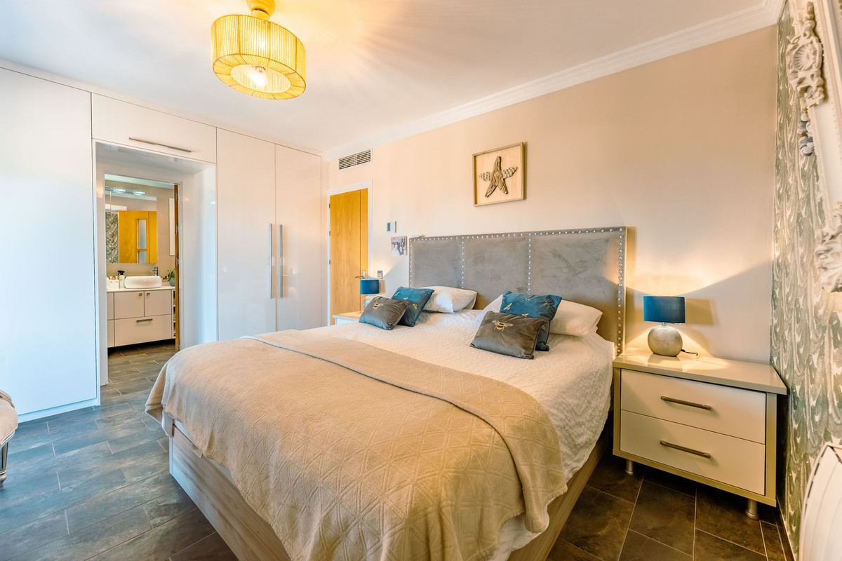 4 Bedroom Villa in Estepona - Photo 23