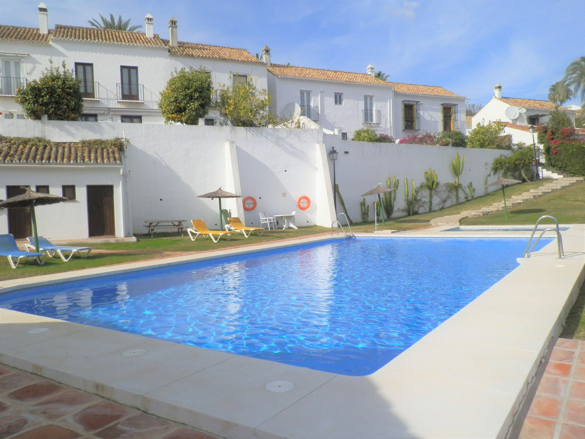 2 Bedroom Townhouse in Marbella - Photo 9