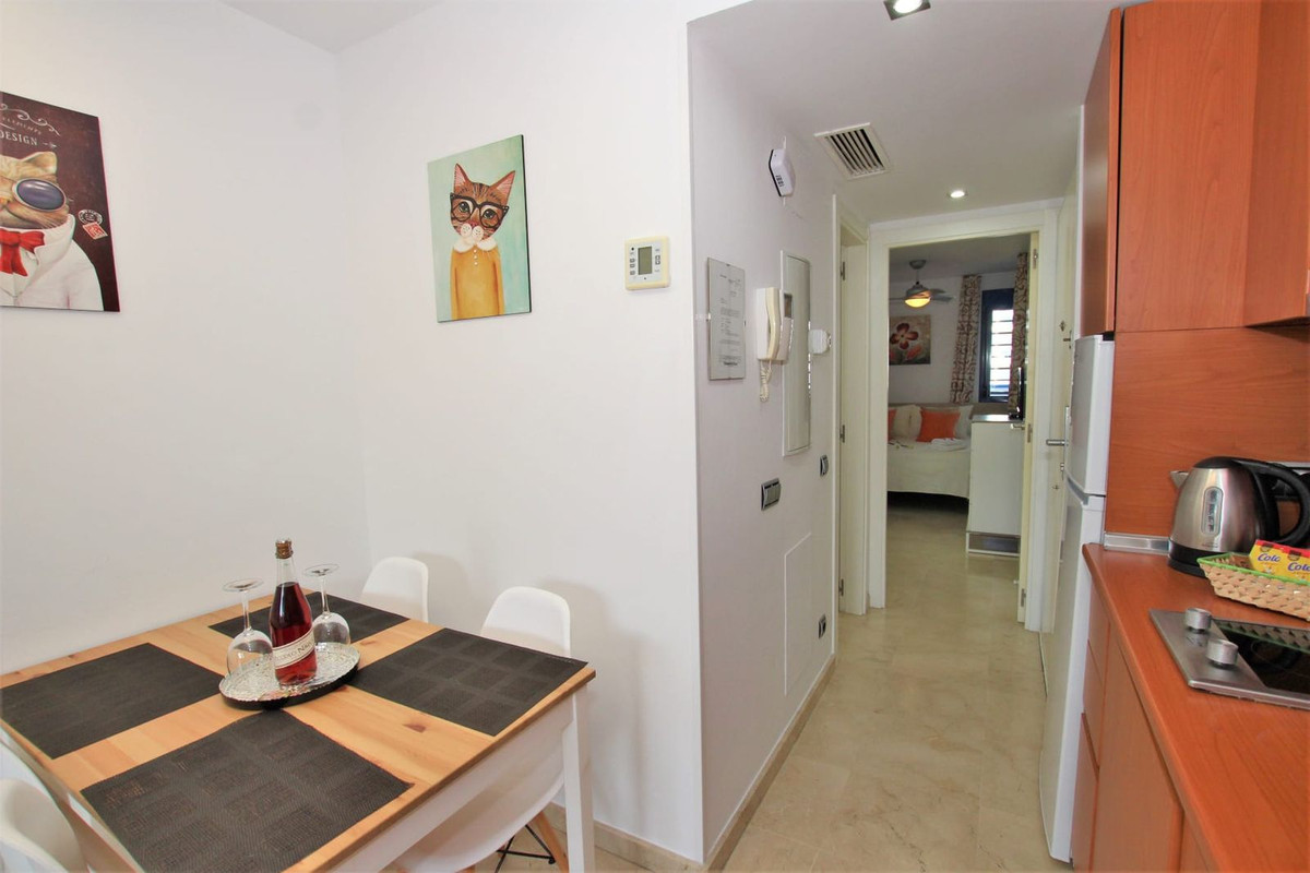 1 Bedroom Apartment in Benalmádena - Foto 3