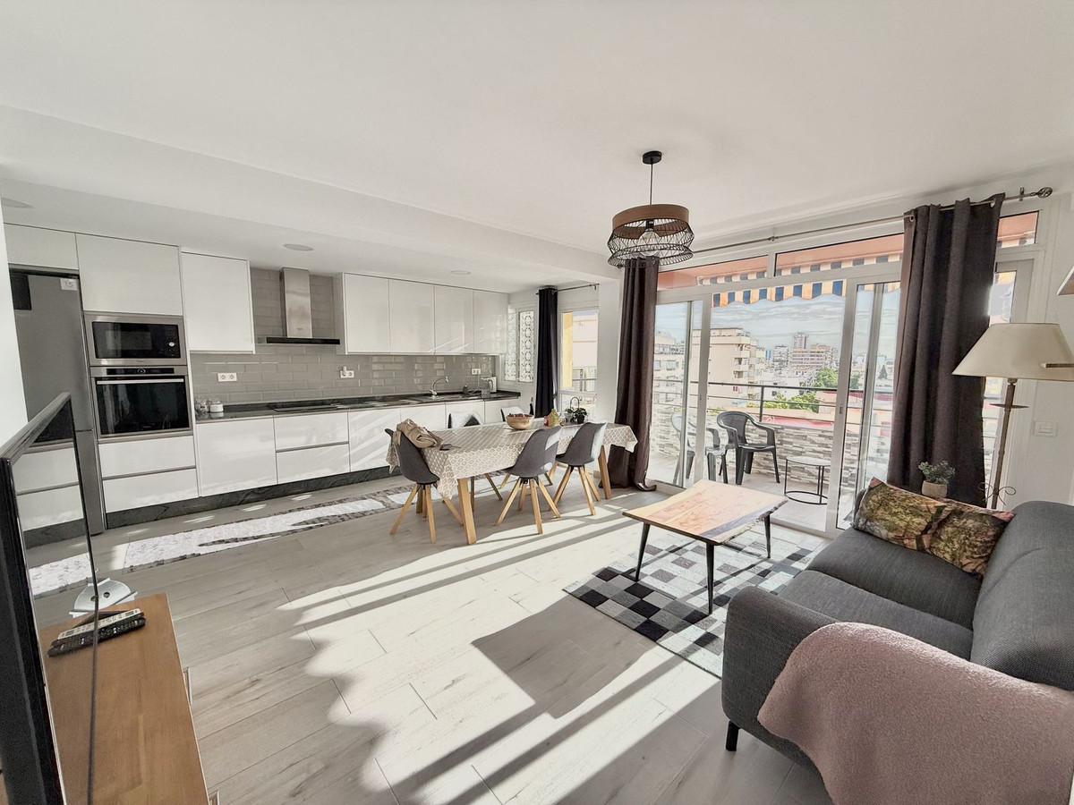 3 Bedroom Penthouse in Fuengirola - Photo 2