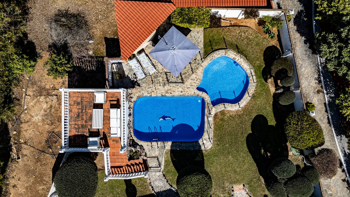 5 Bedroom Villa in Alhaurín de la Torre - Photo 3