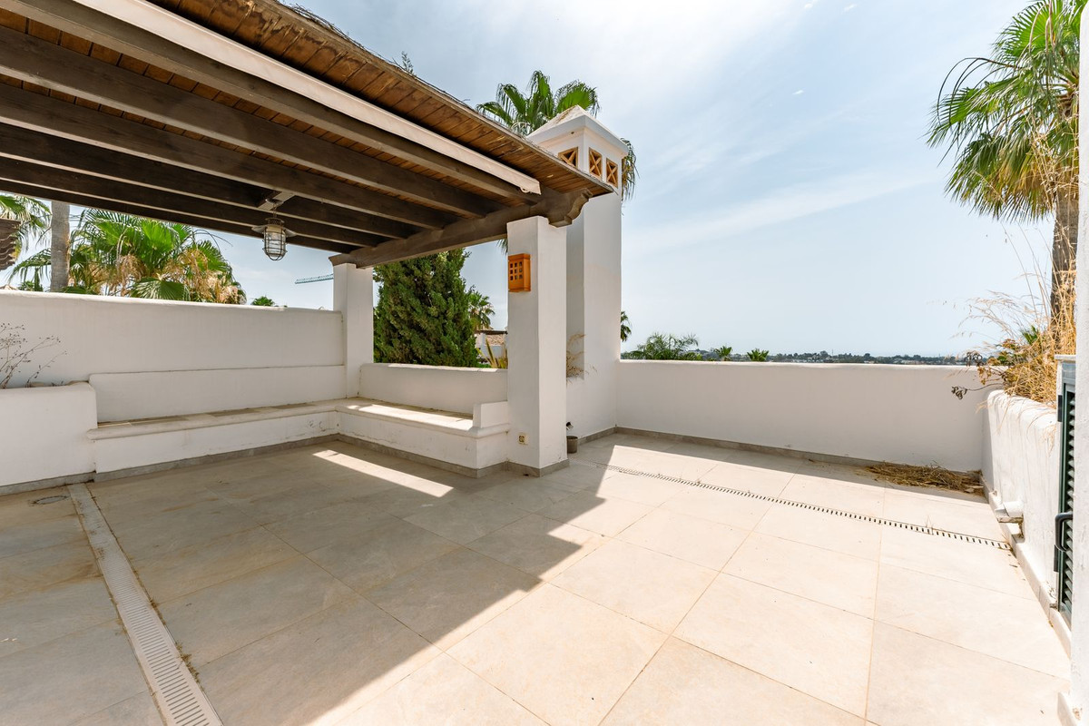 3 Bedroom Townhouse in Estepona - Photo 26