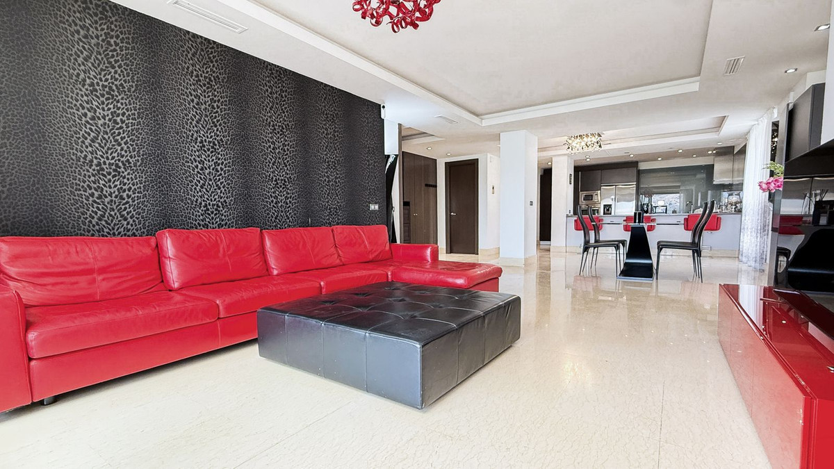 3 Bedroom Apartment in Benahavís - Photo 6