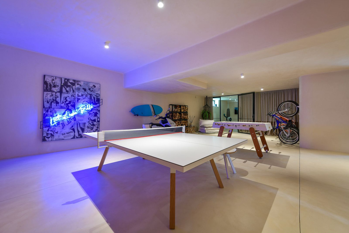 4 Bedroom Villa in Marbella - Photo 24