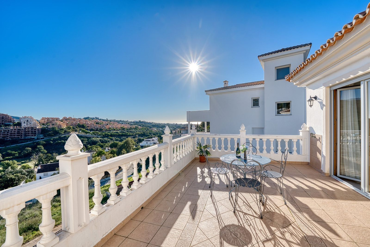 8 Bedroom Villa in Marbella - Photo 16