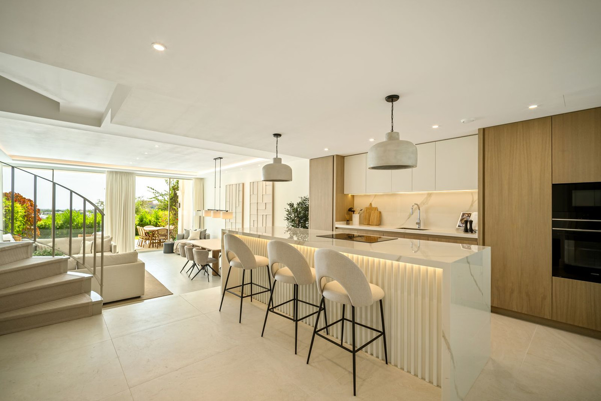 4 Bedroom Townhouse in Benahavís - Фото 9
