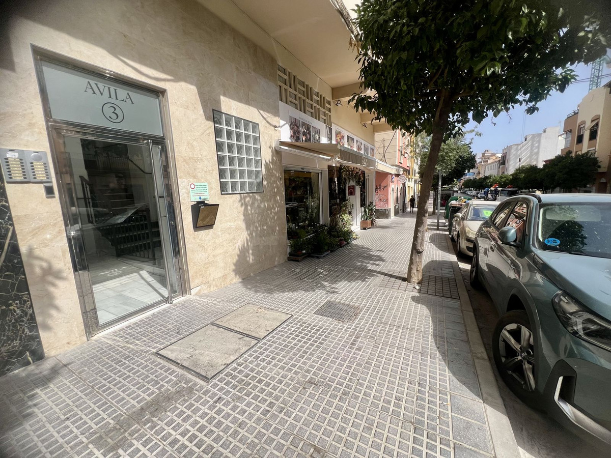 3 Bedroom Apartment in Málaga - Photo 2