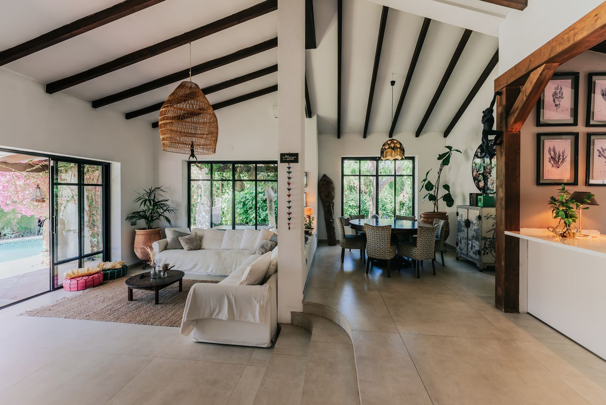 4 Bedroom Villa in Estepona - Photo 5