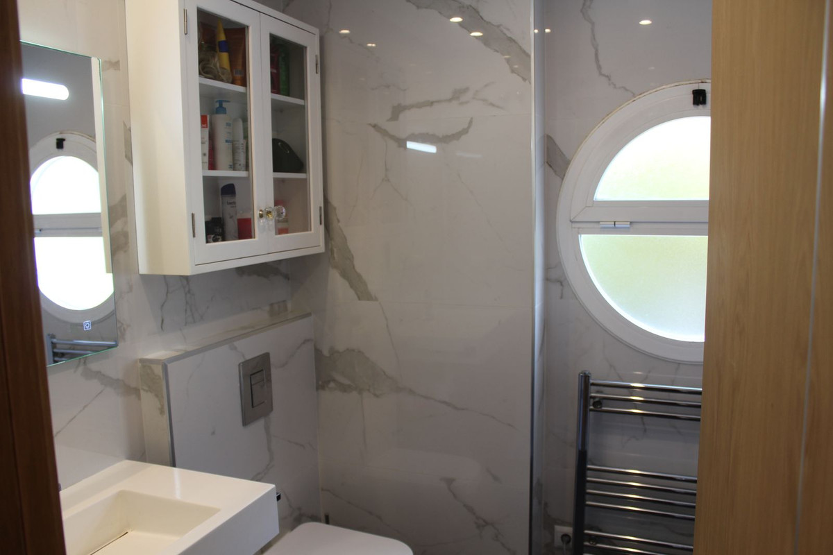 3 Bedroom Apartment in Marbella - Photo 9