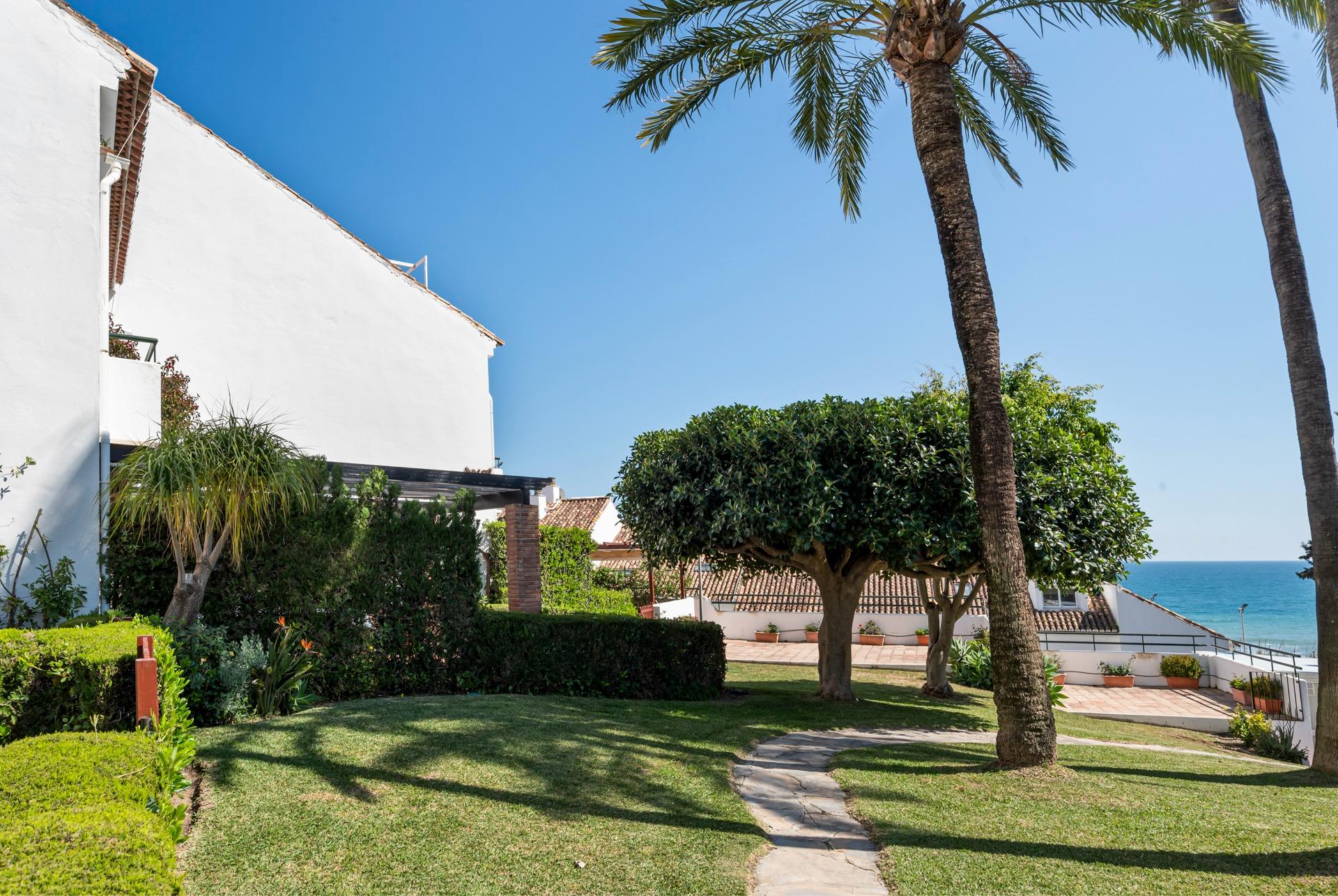 3 Bedroom Villa in Estepona - Photo 2