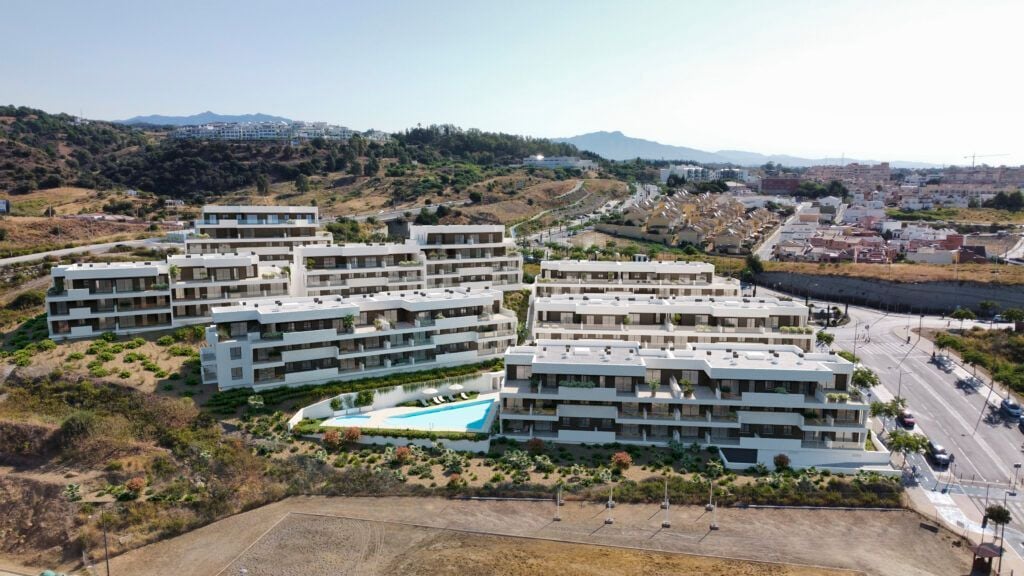 3 Bedroom Apartment in Estepona - Photo 2