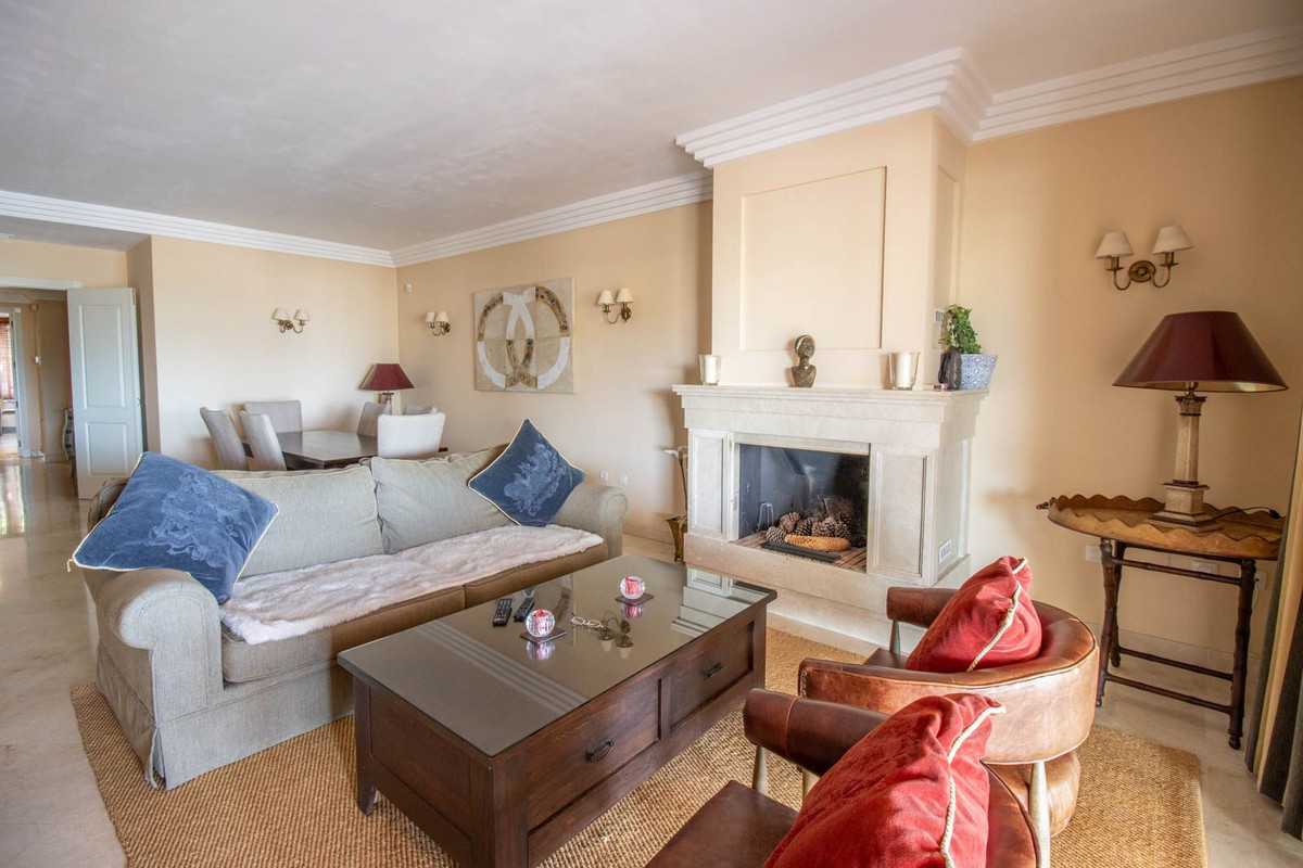 2 Bedroom Apartment in Marbella - Photo 19
