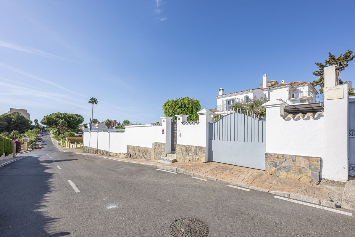 3 Bedroom Villa in Estepona - Photo 2