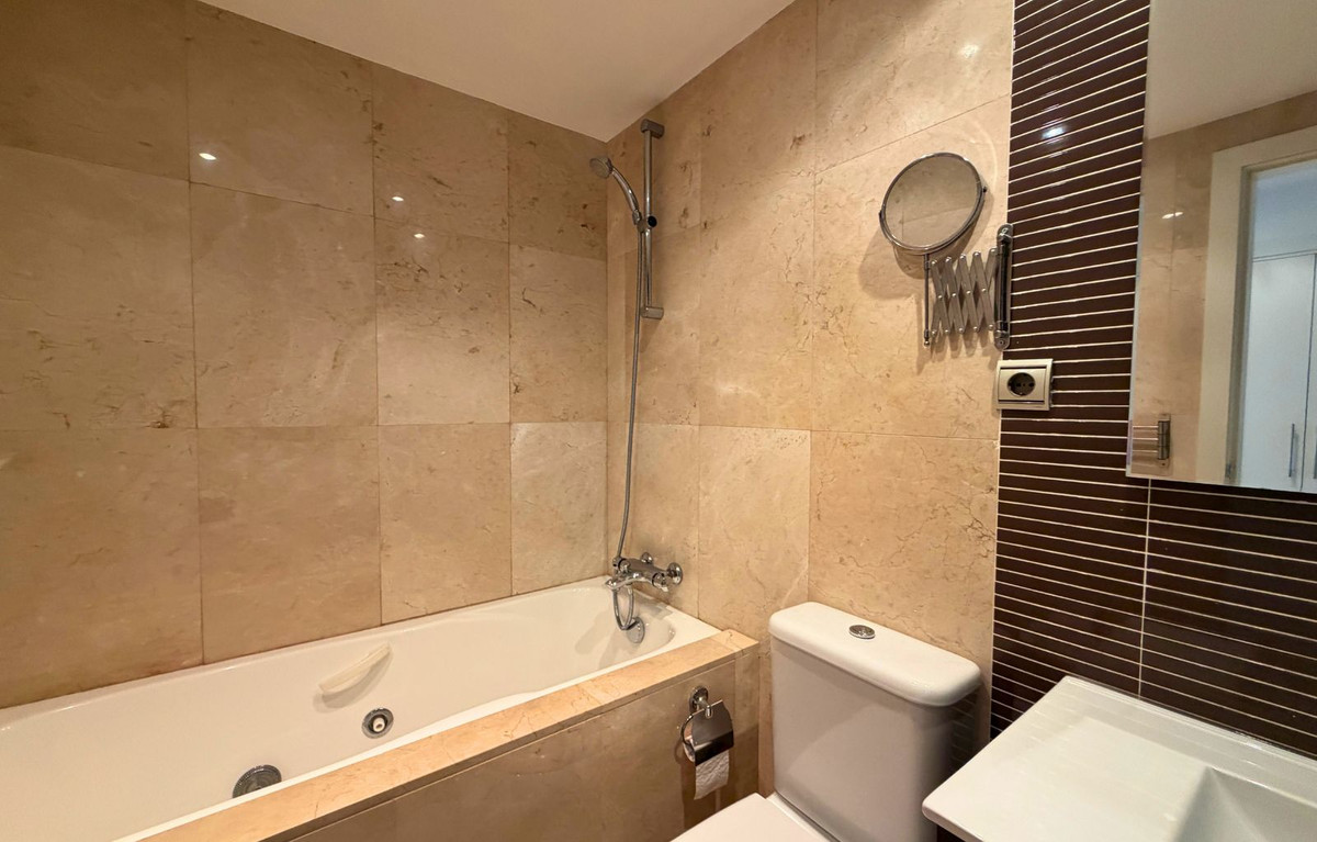 2 Bedroom Apartment in Casares - Photo 17