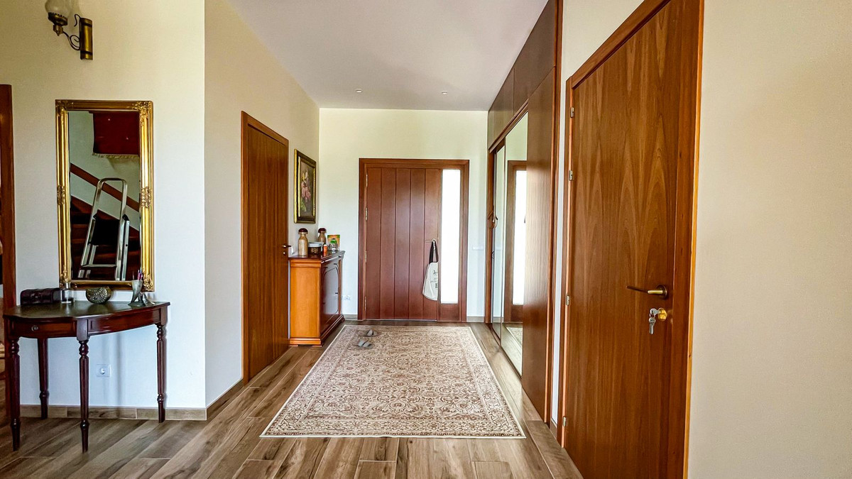 6 Bedroom Villa in Marbella - Photo 13