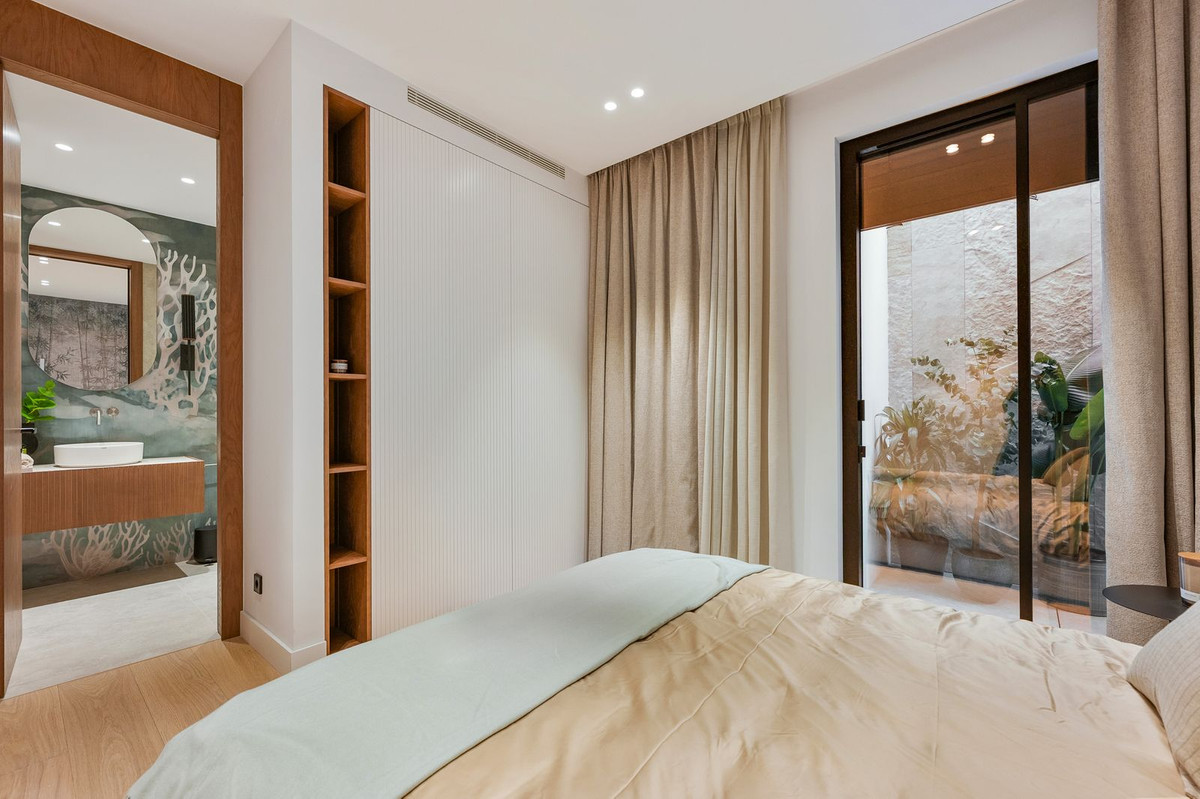 6 Bedroom Villa in Marbella - Photo 42