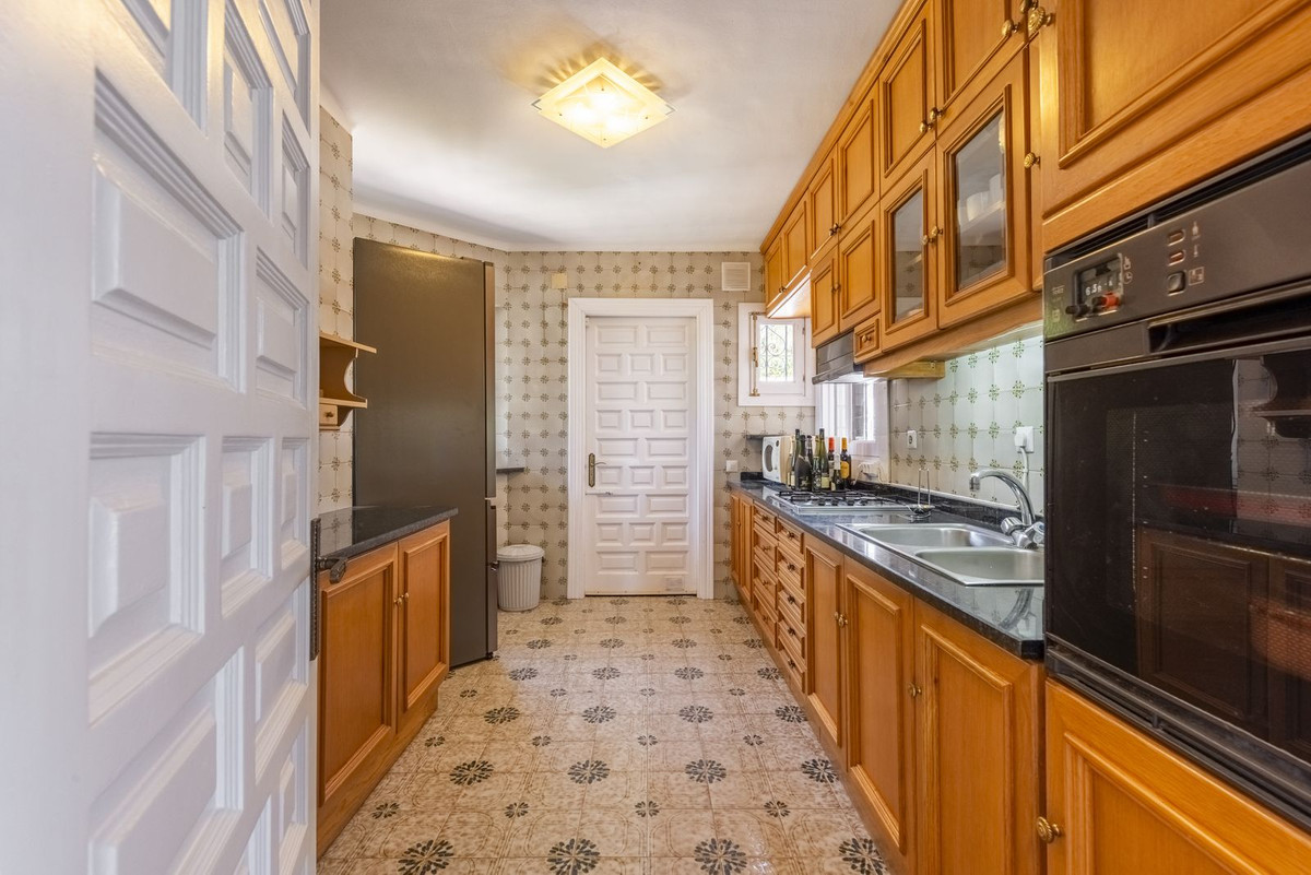 3 Bedroom Villa in Estepona - Photo 13