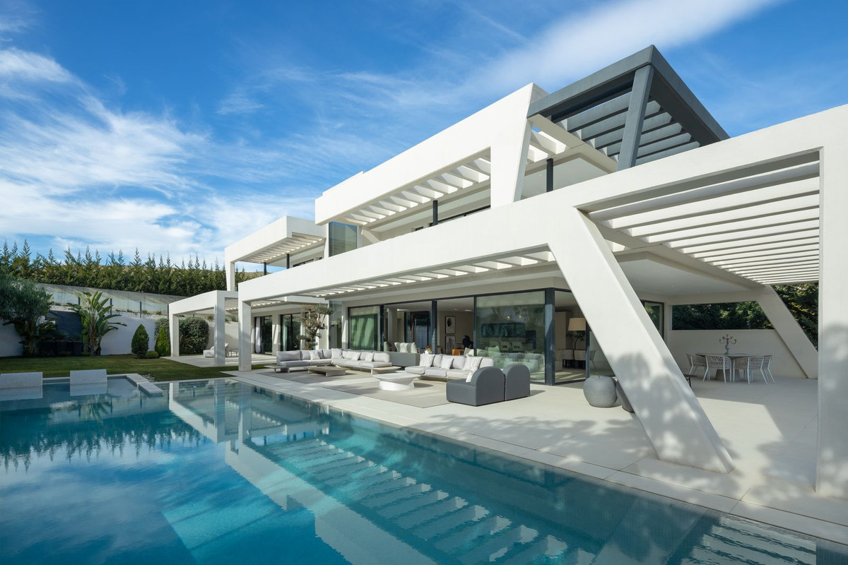 6 Bedroom Villa in Marbella - Photo 4
