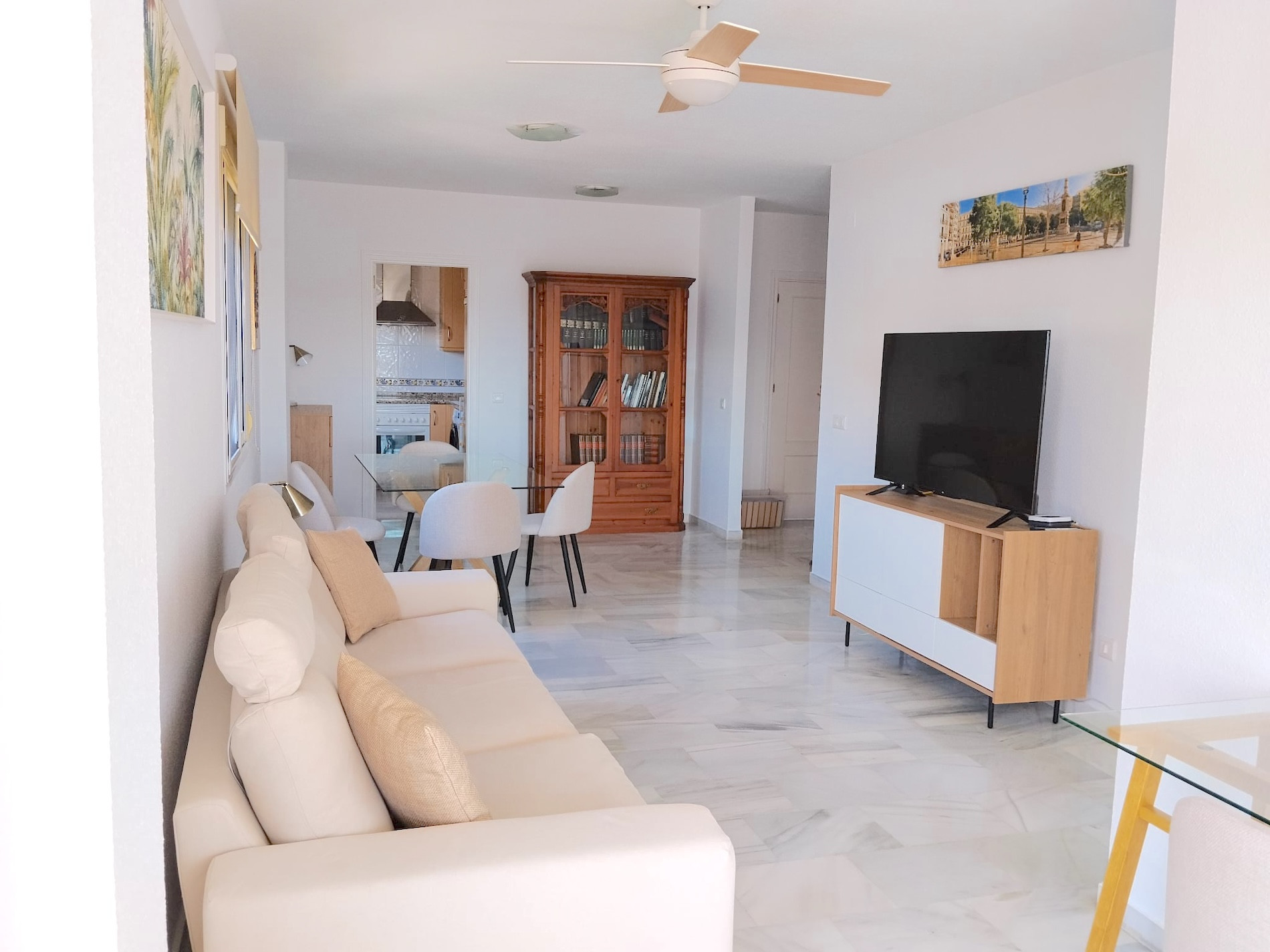 2 Bedroom Apartment in Fuengirola - Photo 4